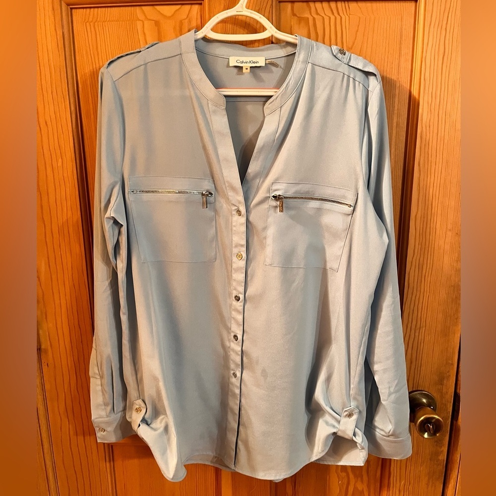Calvin Klein Light Blue Utility Blouse M Roll Tab Sleeve Zip Pocket Snap Hem